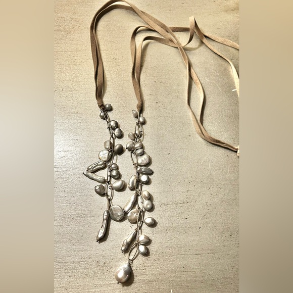 In2Design's Astrid Lariat pearls/soft Japanese ultra suede cord necklace 40,5”L - Picture 1 of 9